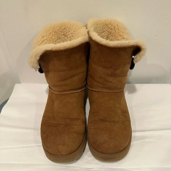 UGG Women's Bailey Button II Chestnut Boot - Picture 7 of 7